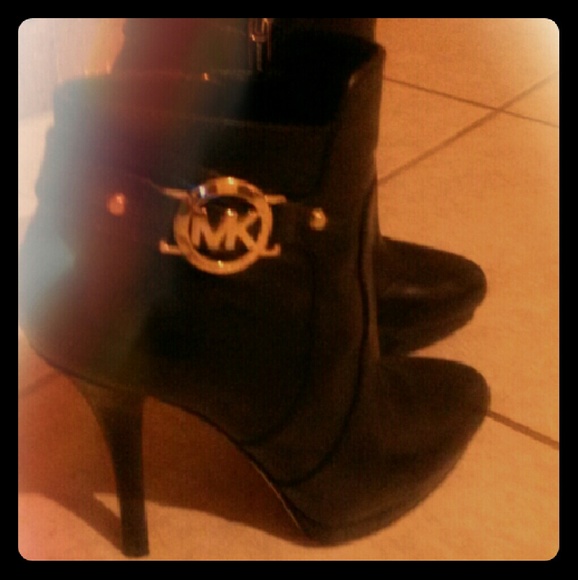 MICHAEL KORS Booties