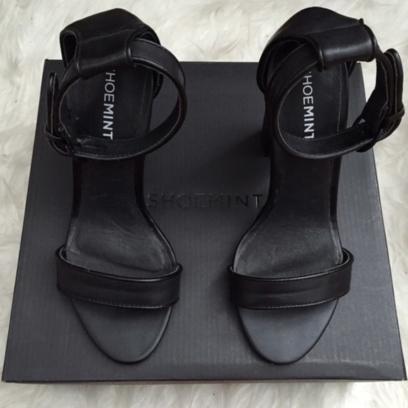 Black Strap Heel 🌹SOLD🌹