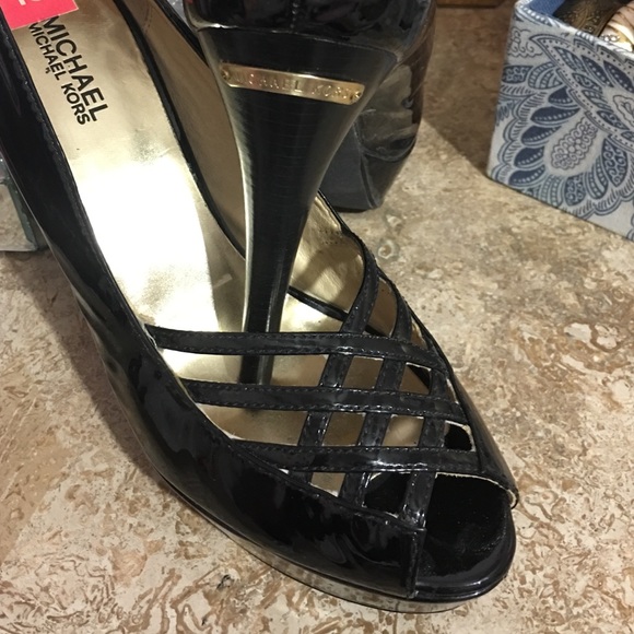 Michael Kors Platform Heels 🎉Sale🎉 - Picture 3 of 4