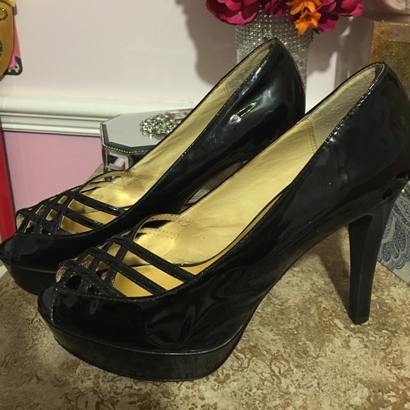 Michael Kors Platform Heels 🎉Sale🎉 - Picture 4 of 4