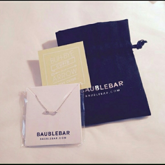 BaubleBar  Jewelry - Baublebar Mini Arrow Pendant Necklace