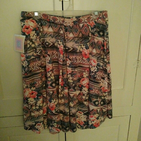 Like NEW Lularoe Madison Skirt