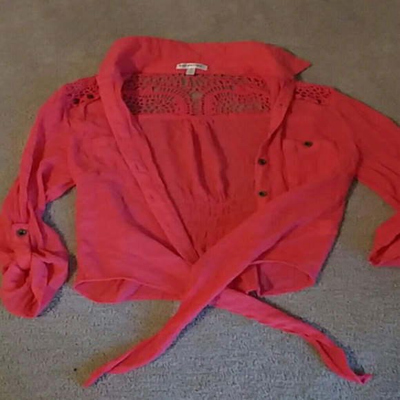 Lightweight, tie-waist shirt with cutouts, sz L