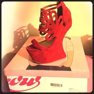 Red size 6 Jeffrey Campbell
