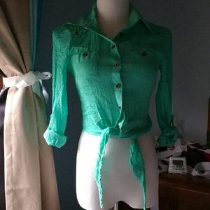 Lightweight tie top with cutouts, M