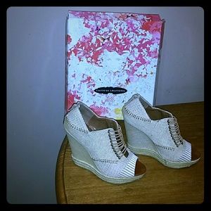 CHINESE LAUNDRY BROWN MULTI WEDGES