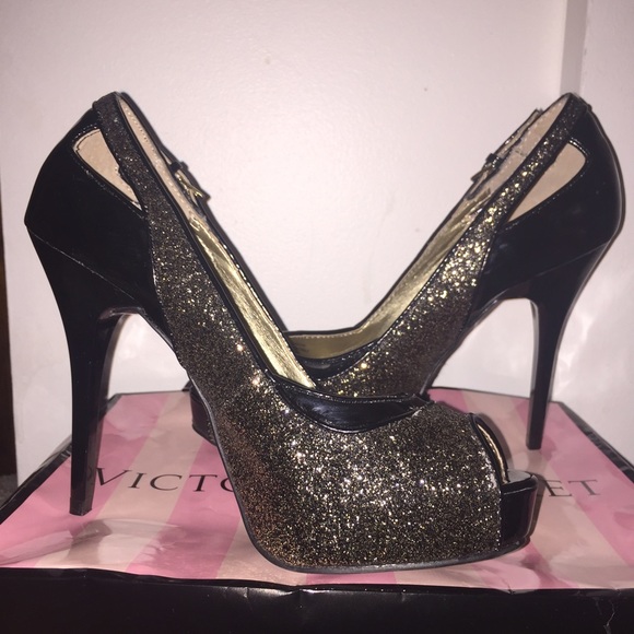 ✨Guess Gold Glitter and Patent Leather Heels✨