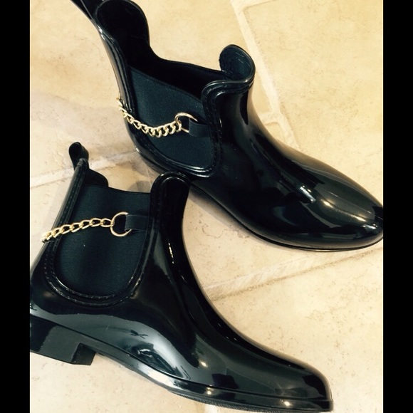 NEW rain boots NWOT Black size 8