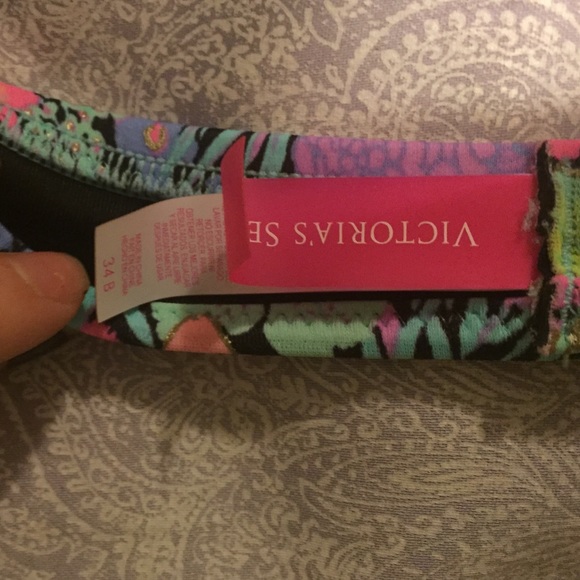 VS push up halter bikini top - Picture 4 of 4