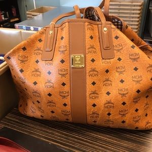 Authentic MCM with the little bag in side..