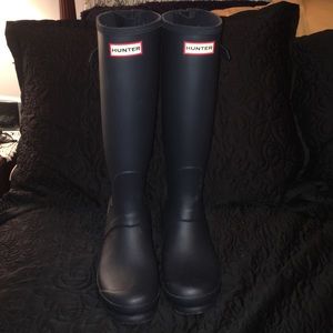 Matte Navy Hunter boots