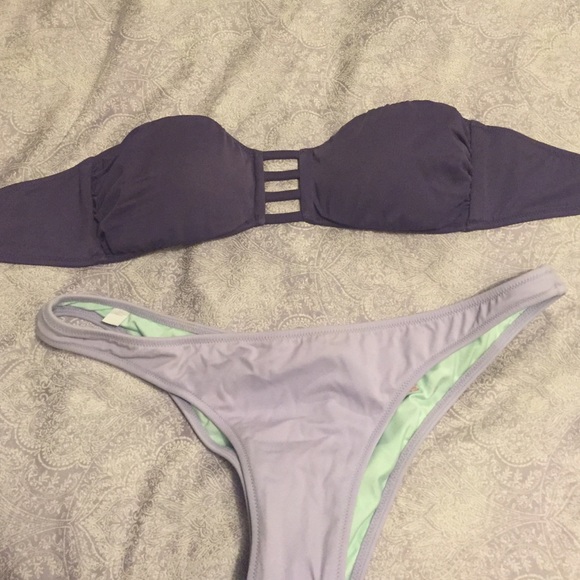 VS purple bikini - Picture 2 of 3
