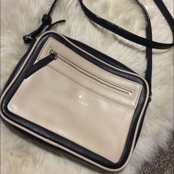 Black and white Kate Spade crossbody purse - Picture 2 of 3