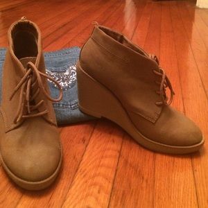 Cute Old Navy wedged boots