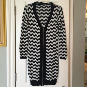 Black and white chevron zip long cardigan dress