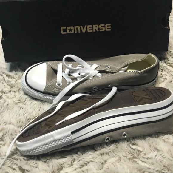 BNIB converse sneakers - Picture 2 of 4