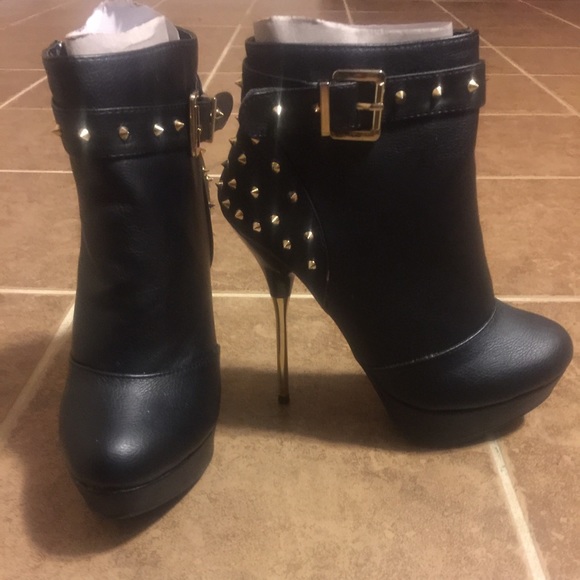 Black Ankle Boot Pumps with Spikes. Never Worn