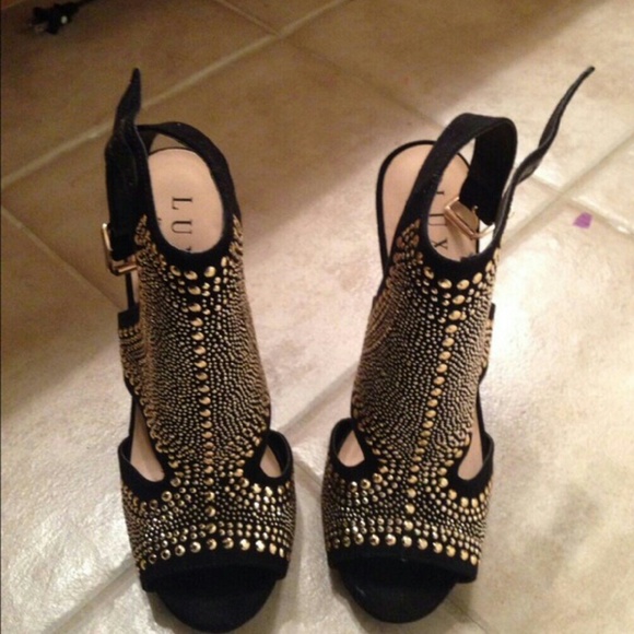 Gold and black heels ( Reserved 4 TAYDAVIS23)