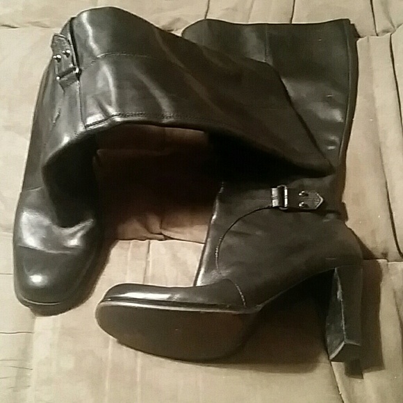 BCBG Paris boots