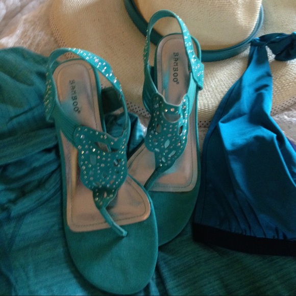 Turquoise sandal with sparkle