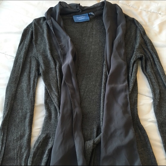 🔴 Sold on ♏️ercari Vera Wang sweater, size xs - Picture 2 of 4