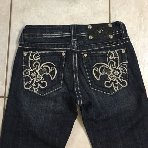 Dark wash Miss Me Jeans, size 25L.