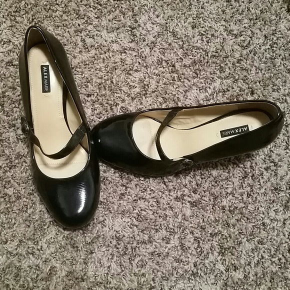 Navy blue kitten heel