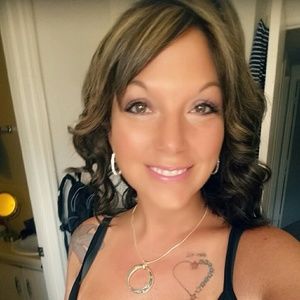 Meet your Posher, Dana