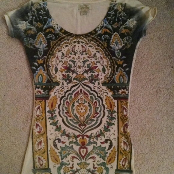Patterned t-shirt