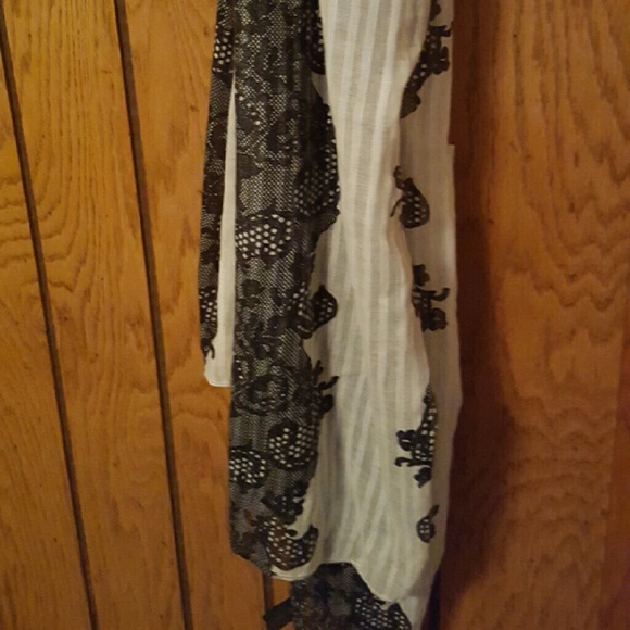 Black and White Victorian Scarf
