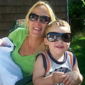 Meet your Posher, Debbie