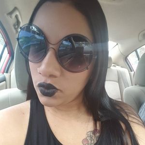 Meet your Posher, Amarilys