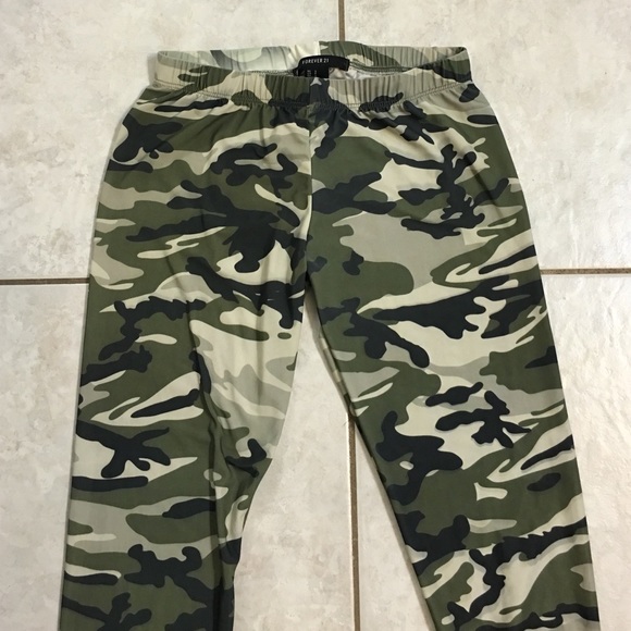 Camo leggings. - Picture 1 of 2