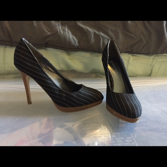 Wet Seal Pin Stripe Heels! Size 8