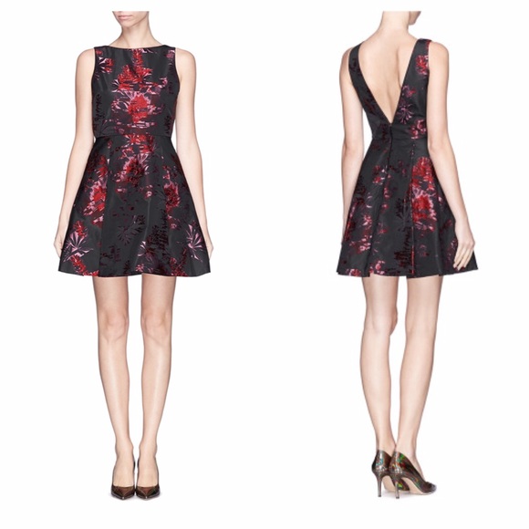 Alice + Olivia Dresses & Skirts - NEW Alice + Olivia Jorah jacquard box pleat dress