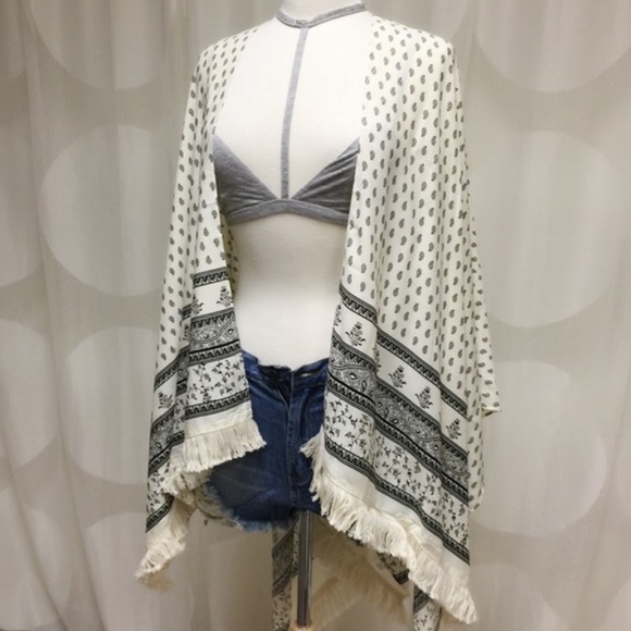 Poncho Style Boho Cardigan - Picture 3 of 4