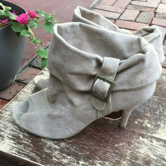 ALDO canvas open toe ankle heel✨