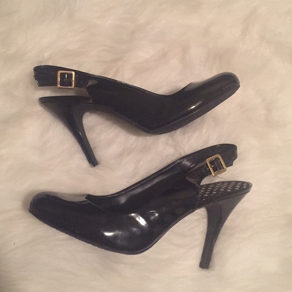 Black patent Jessica Simpson pumps