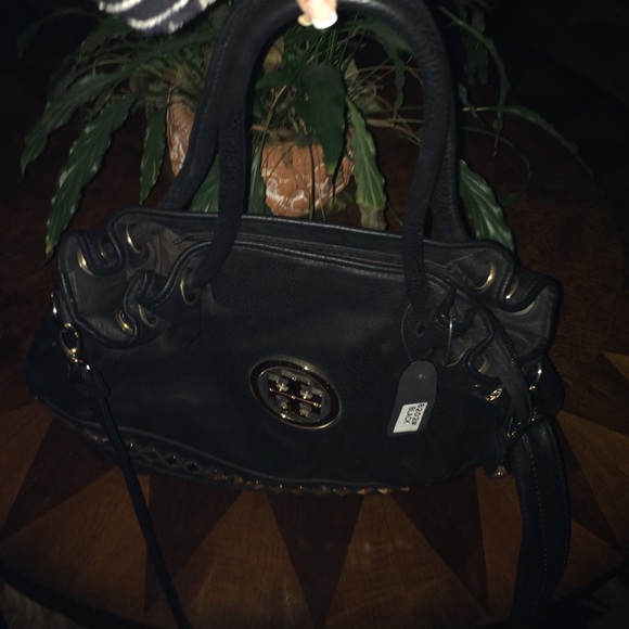 Non authentic Tory burch