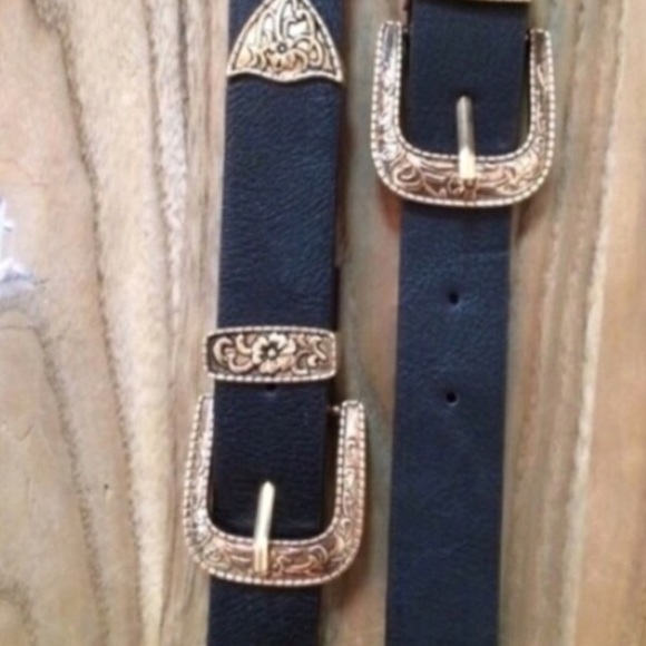 Double Buckle Henson Belt in Gold - Picture 4 of 4