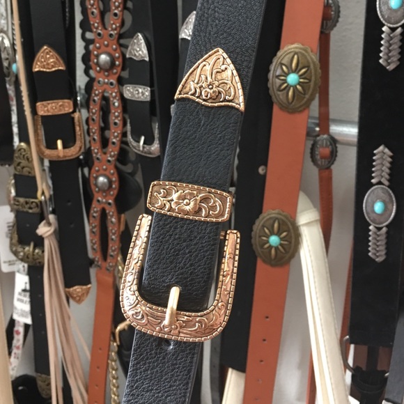 Double Buckle Henson Belt in Gold - Picture 3 of 4