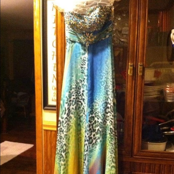 Size 4, Prom dress!!!!👗💋 - Picture 2 of 2