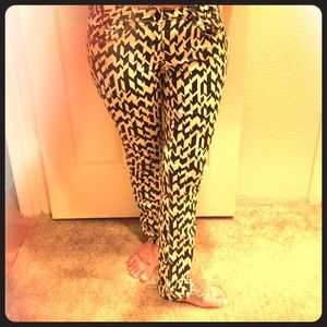 Black && White Pattern Pants