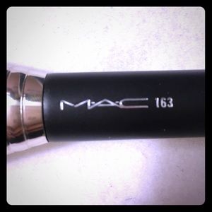 MAC 163 contour brush