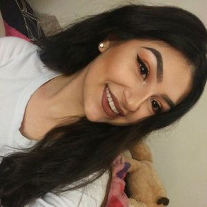 Meet your Posher, Desiree