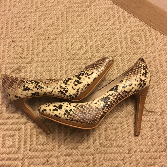 Snake print heels 👠👠 - Picture 4 of 4