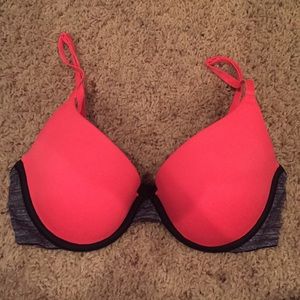 VS Pink Wear Everywhere Bra!