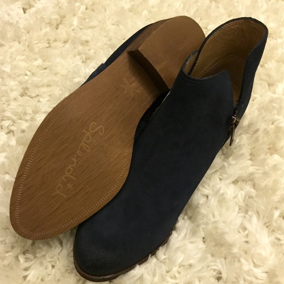 ((SOLD)) Splendid Hamptyn Navy Suede Booties - Picture 2 of 4