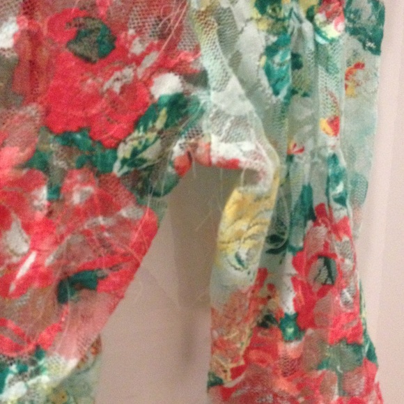 Floral lace top - Picture 2 of 3