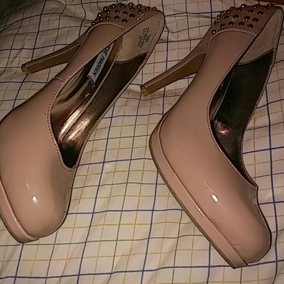 SHOES - Picture 3 of 4